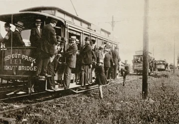 Trolleys de Brooklyn en direction de Coney Island, New York, c.1897
